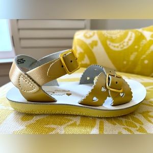 “Saltwater” Sun-San sweetheart sandals, size 9 little kid, gold. Barely used!